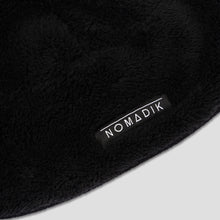 Laden Sie das Bild in den Galerie-Viewer, Nomadik - Boa Fleece Beanie black