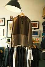 Laden Sie das Bild in den Galerie-Viewer, Nomadik - Glitch Jacket lightbrown/brown