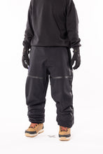 Laden Sie das Bild in den Galerie-Viewer, Howl - Taped Snow Pant black