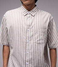 Laden Sie das Bild in den Galerie-Viewer, Former - Reynolds Striped Shirt choc choc