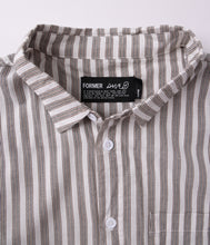Laden Sie das Bild in den Galerie-Viewer, Former - Reynolds Striped Shirt choc choc