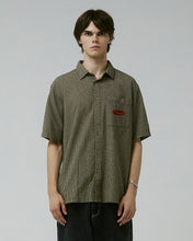 Laden Sie das Bild in den Galerie-Viewer, Former - Vivian Flatline Shirt surplus